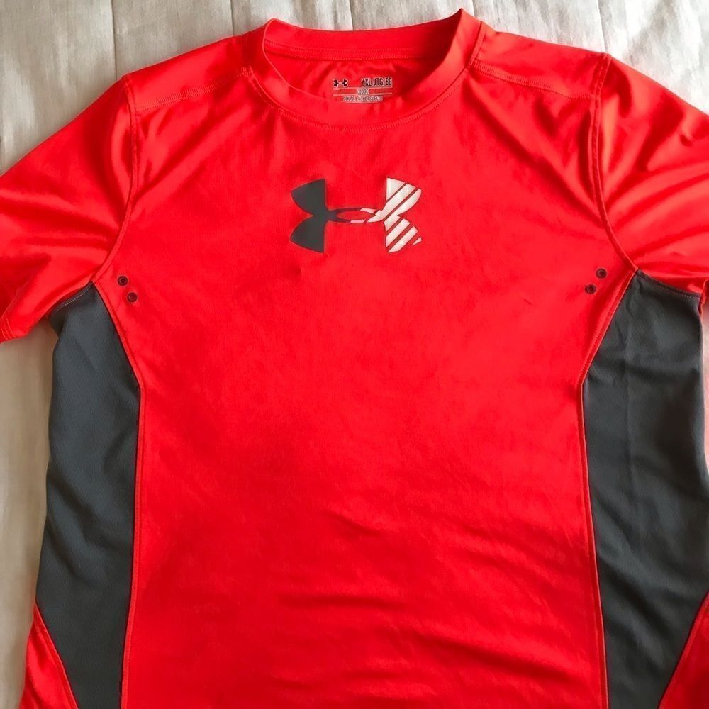 Under Armour boys heatgear T-shirt size YXL